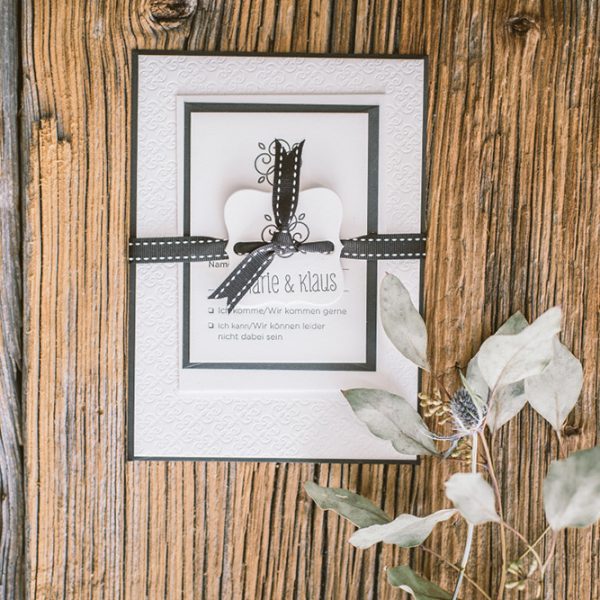 papierliebe-hochzeitseinladung-letterpress-black-white-photokiss