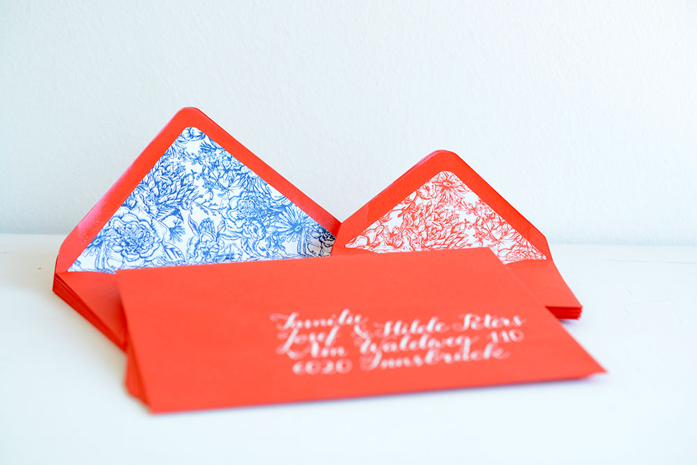 envelope-liner-rot-blau-florales-muster