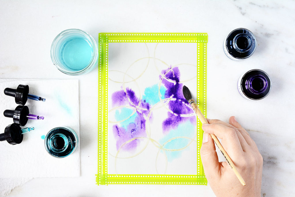 Ecoline Flüssige Wasserfarbe auf dem Papier verblenden