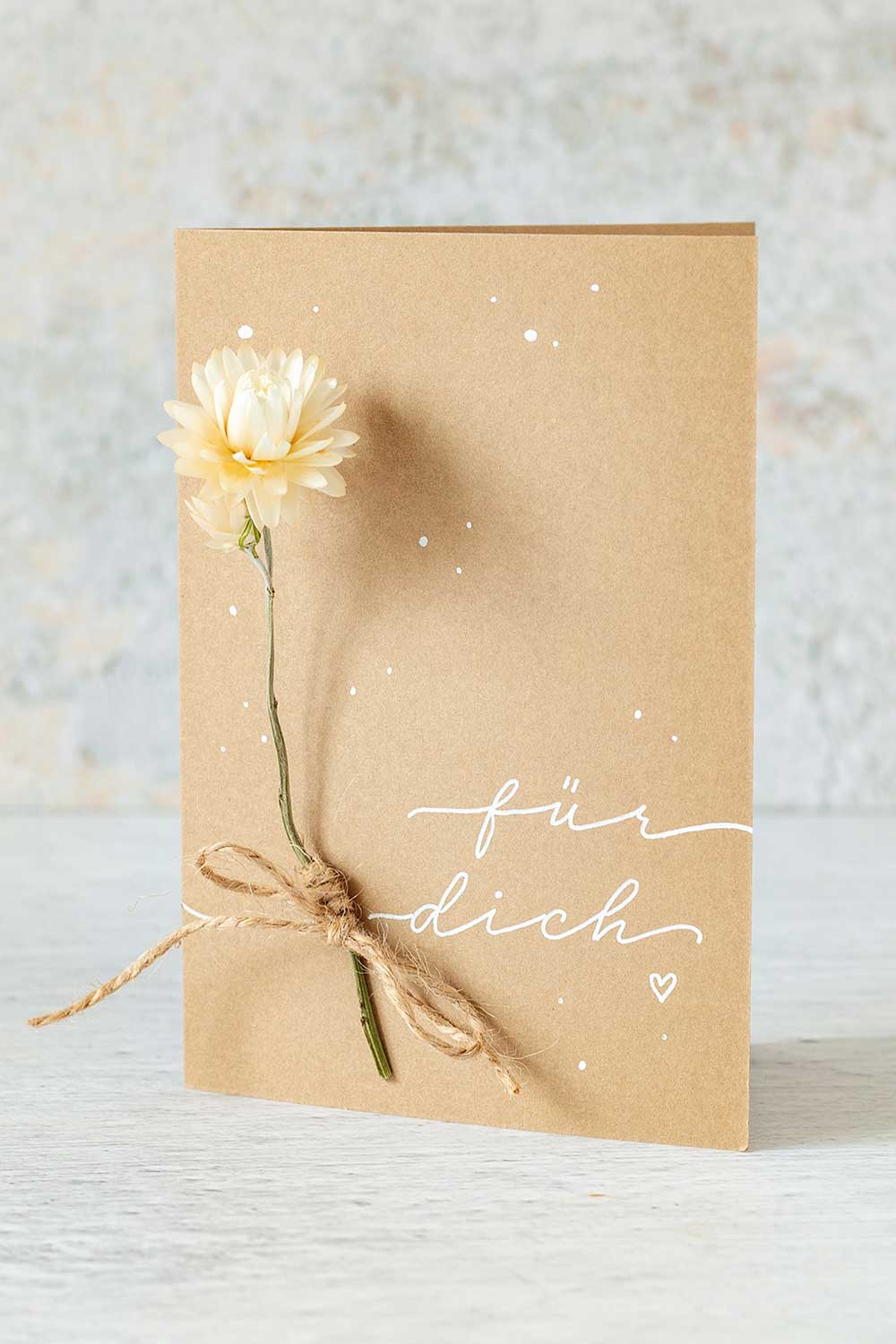 Handlettering-Karte mit Trockenblume