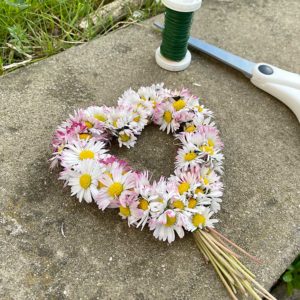 Gänseblümchen-Herz für Muttertag