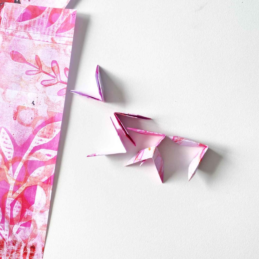 Origami-Papierblume aus Gelli-Print-Druck