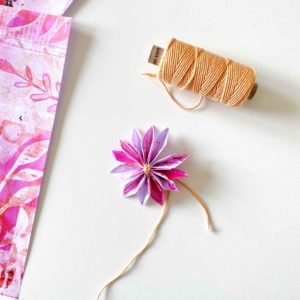 Origami-Papierblume aus Gelli-Print-Druck