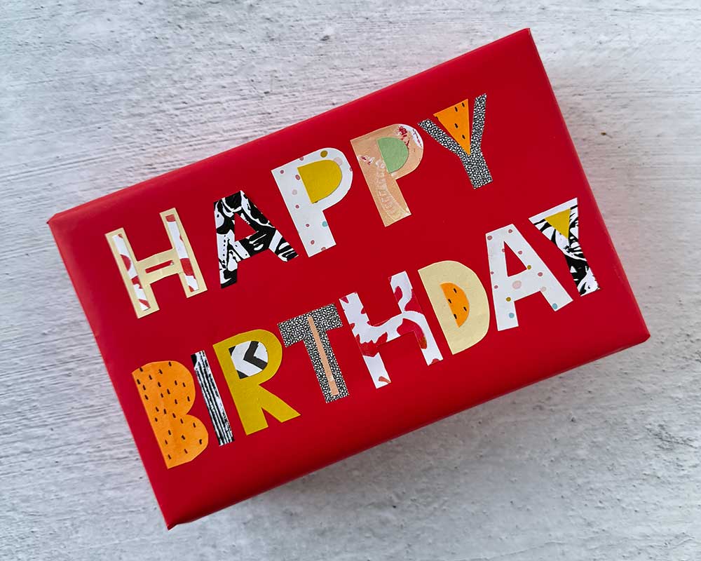 Cut Paper Lettering Collage für eine Geschenkverpackung