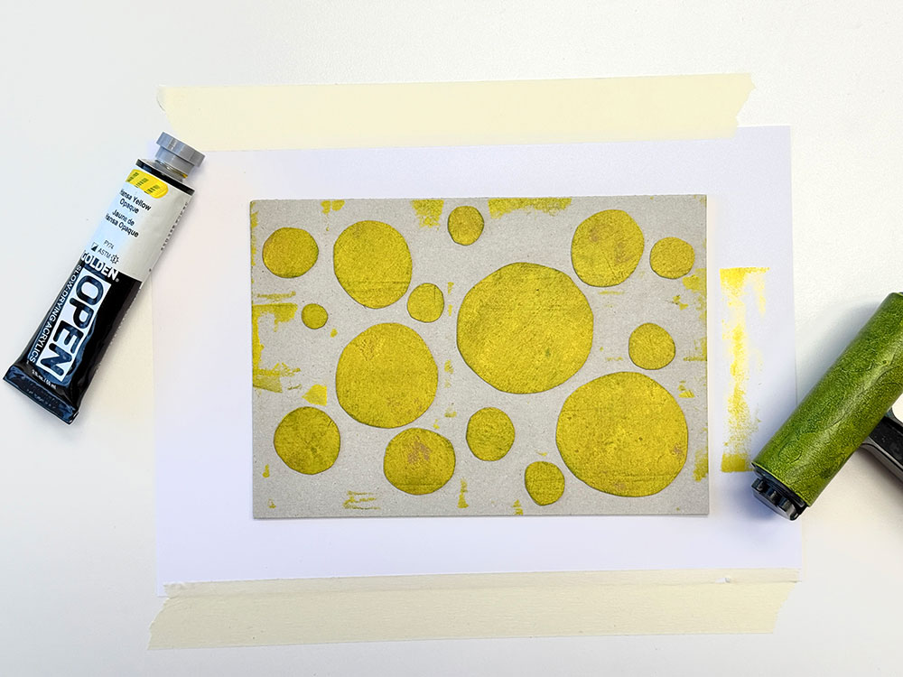 Collagrafie – Druckplatte mit Farbe vesehen